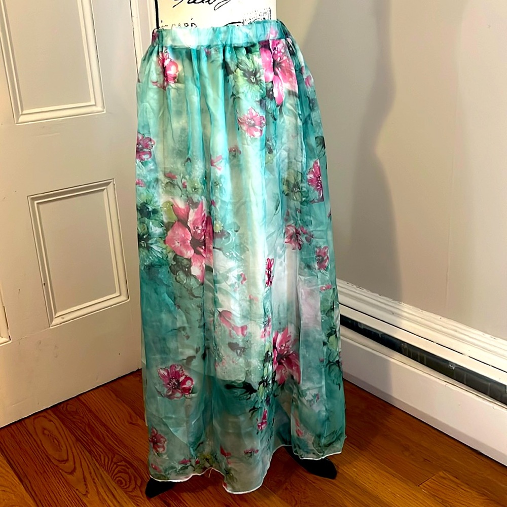 Floral layered long bohemian skirt.